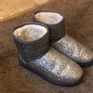 I’m selling silver boots for $35 size 8